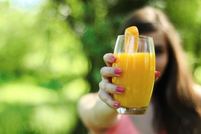 Las bebidas con edulcorantes pueden producir sobrepeso en los bebés