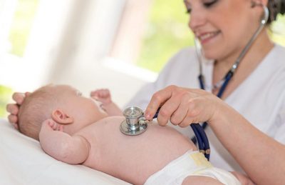 Cómo elegir al pediatra que mejor se adapta a las necesidades de tu bebé