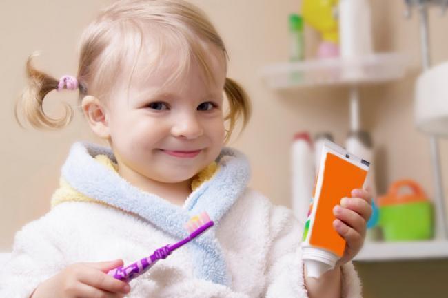 ¿Qué tipo de pasta de dientes necesita mi hijo?