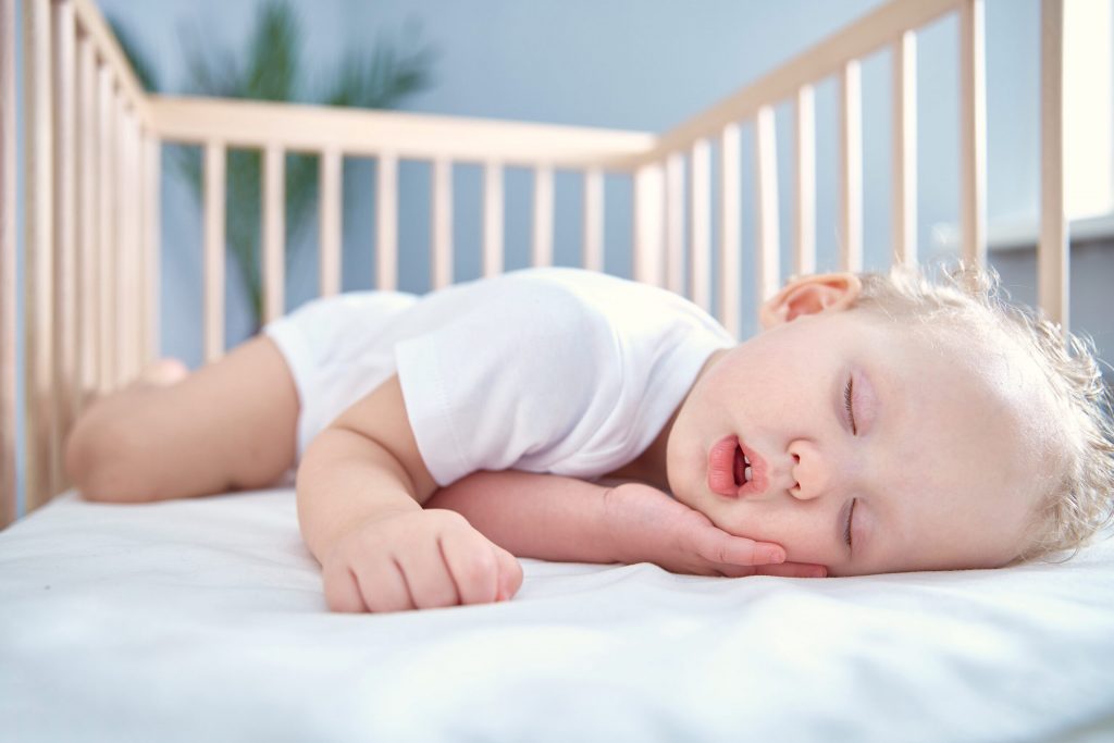Bebés y el Sueño: Estrategias para Establecer Rutinas Nocturnas Saludables